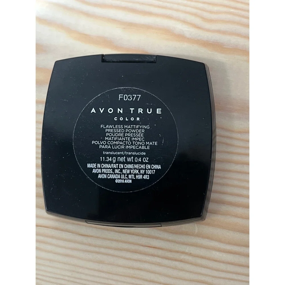 Avon True Color Flawless Mattifying Pressed Powder Translucent 0.4 oz F0377